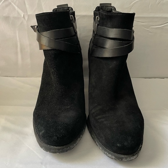 Sam Edelman Hannah Belted Chelsea Suede Strap Buckle Detail BlockHeel Ankle Boot - Picture 2 of 13